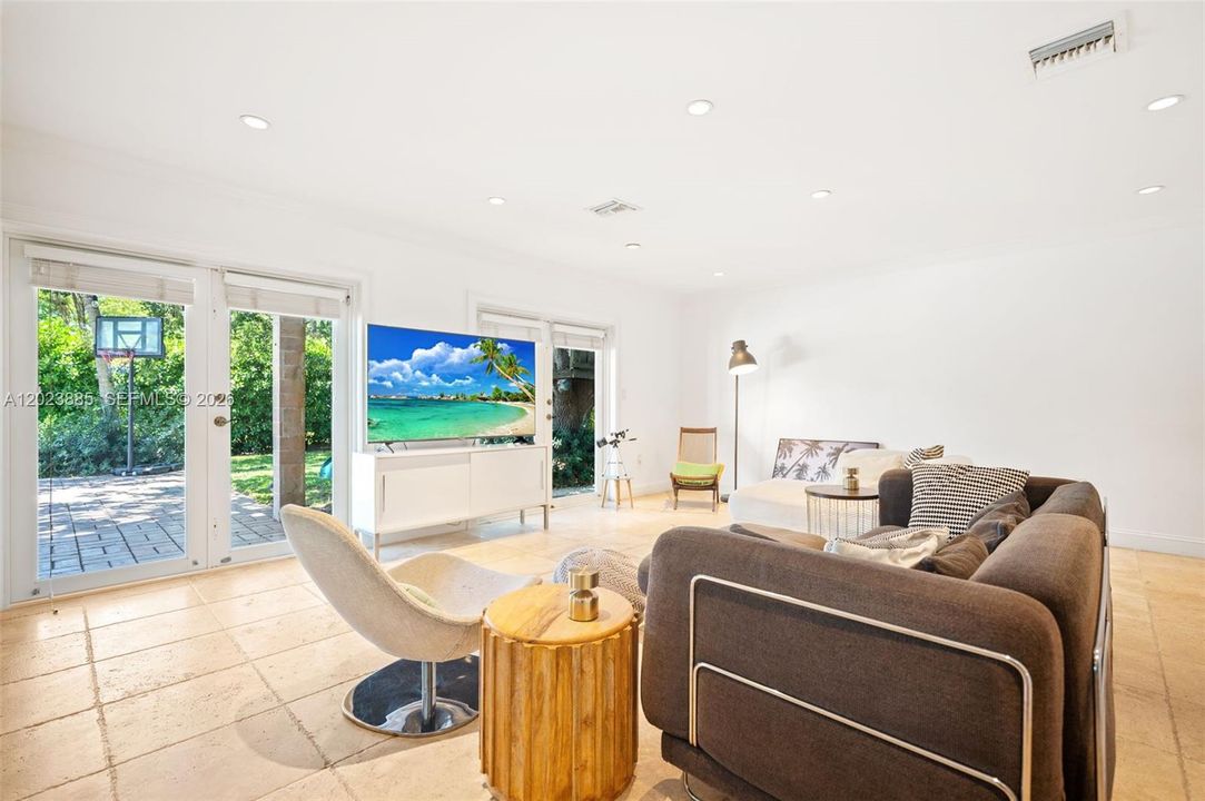 For Sale: $2,375,000 (5 beds, 2 baths, 3669 Square Feet)