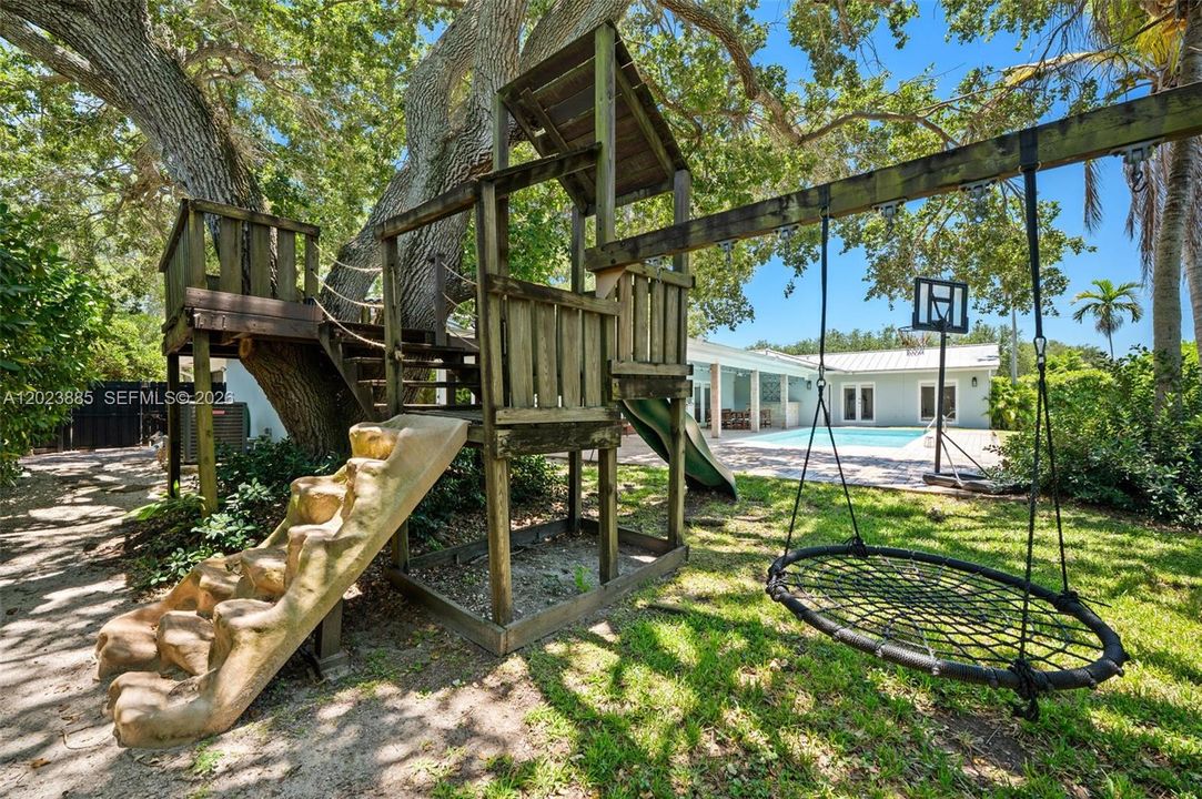For Sale: $2,375,000 (5 beds, 2 baths, 3669 Square Feet)