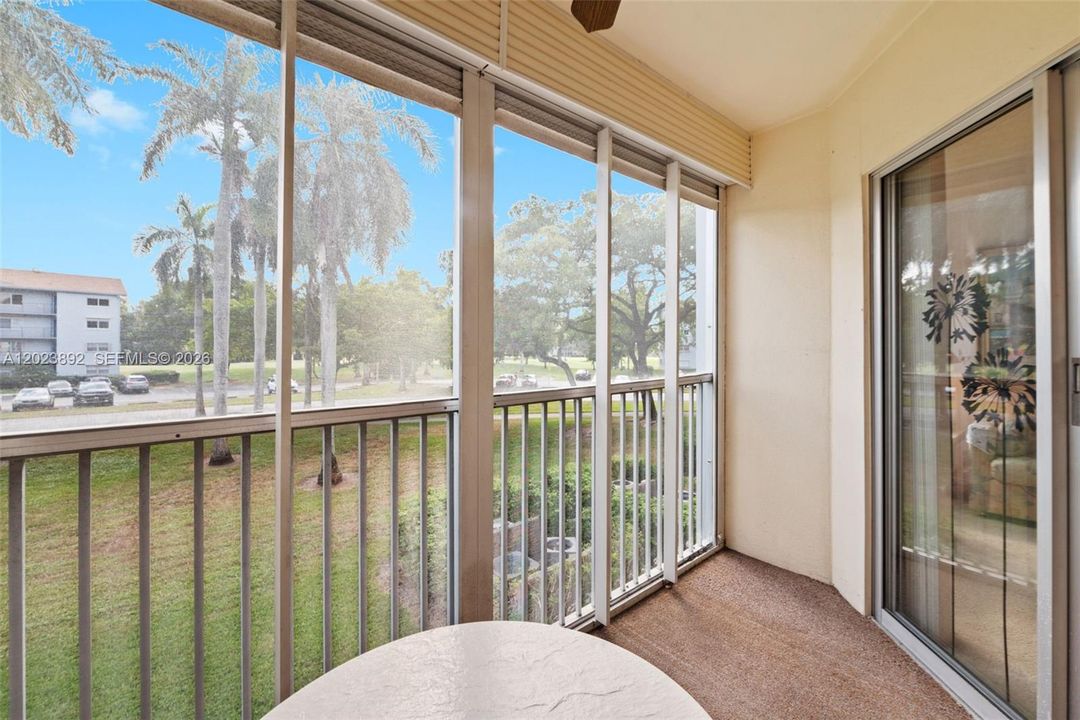 For Sale: $185,000 (1 beds, 1 baths, 1045 Square Feet)