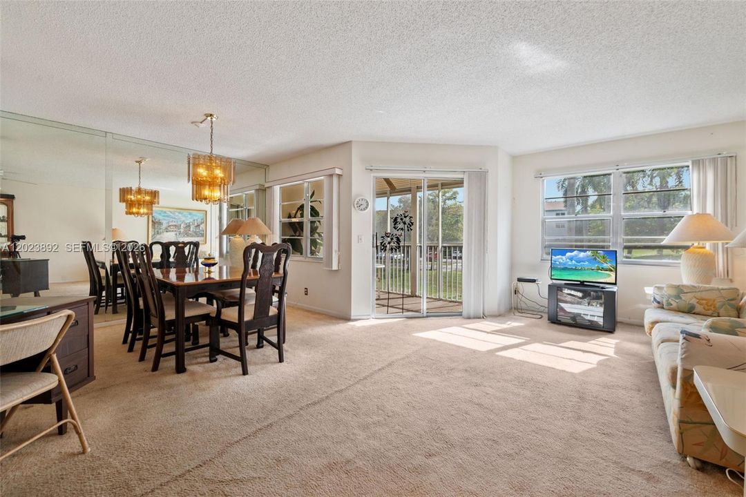 For Sale: $185,000 (1 beds, 1 baths, 1045 Square Feet)