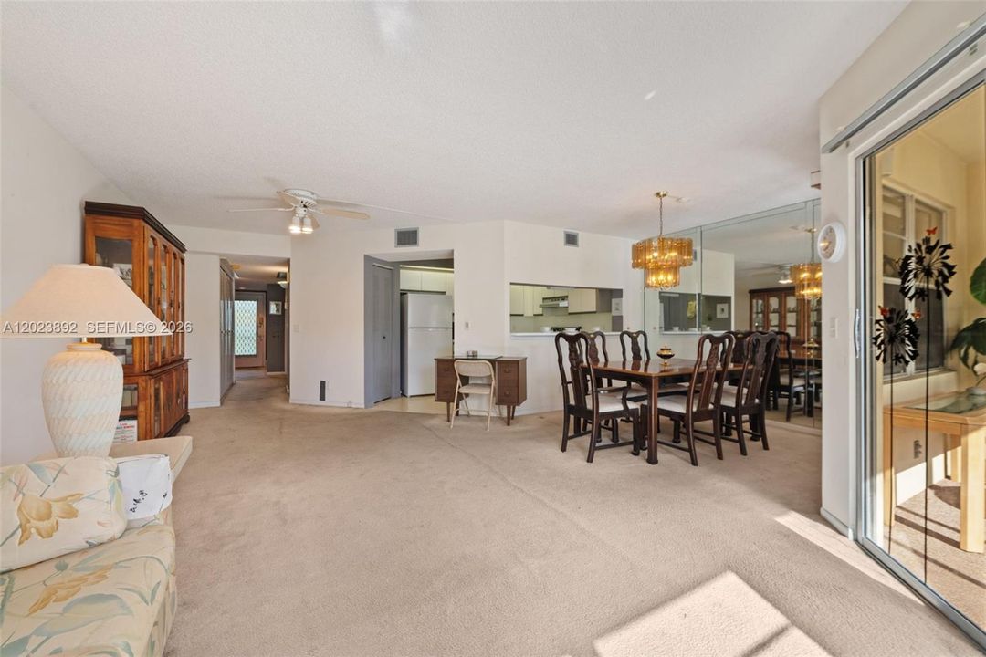 For Sale: $185,000 (1 beds, 1 baths, 1045 Square Feet)
