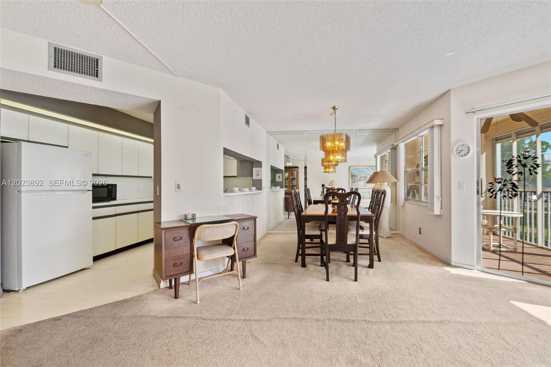 For Sale: $185,000 (1 beds, 1 baths, 1045 Square Feet)