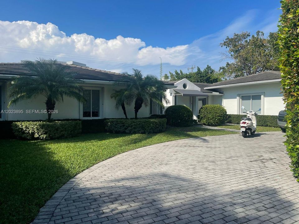 For Rent: $21,000 (6 beds, 5 baths, 3498 Square Feet)