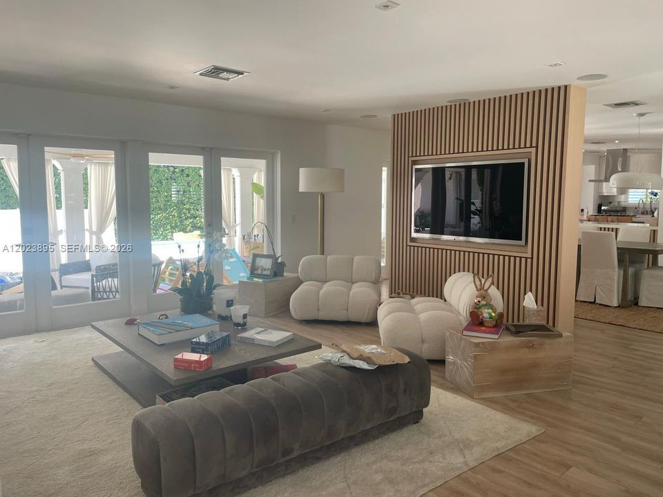 For Rent: $21,000 (6 beds, 5 baths, 3498 Square Feet)