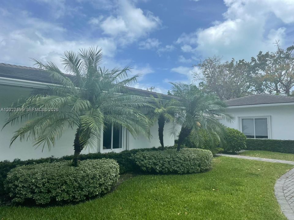 For Rent: $21,000 (6 beds, 5 baths, 3498 Square Feet)