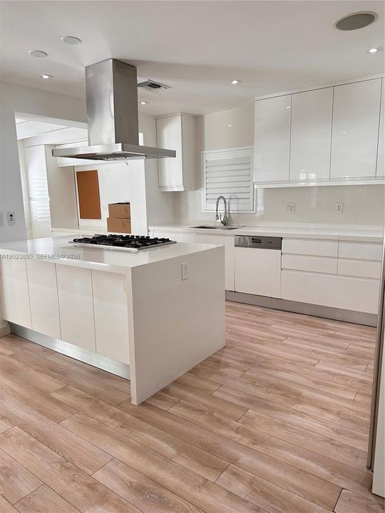 For Rent: $21,000 (6 beds, 5 baths, 3498 Square Feet)