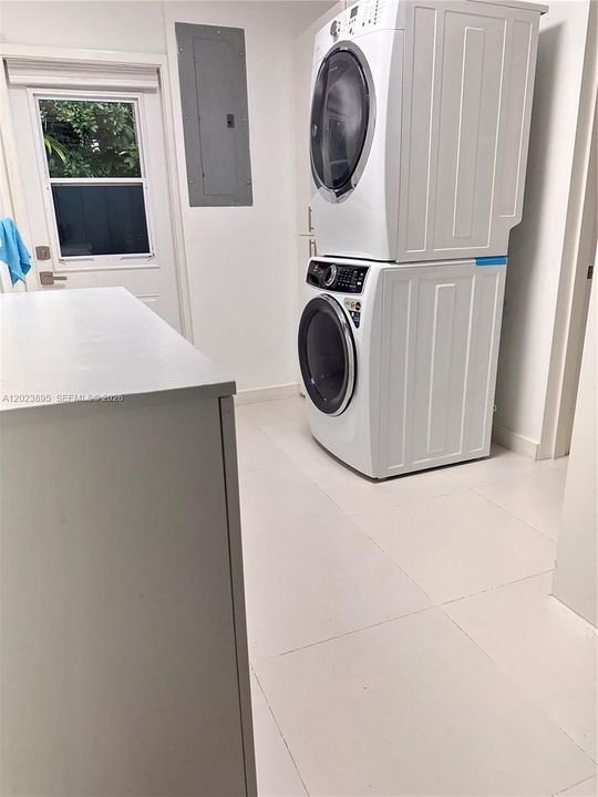 For Rent: $21,000 (6 beds, 5 baths, 3498 Square Feet)