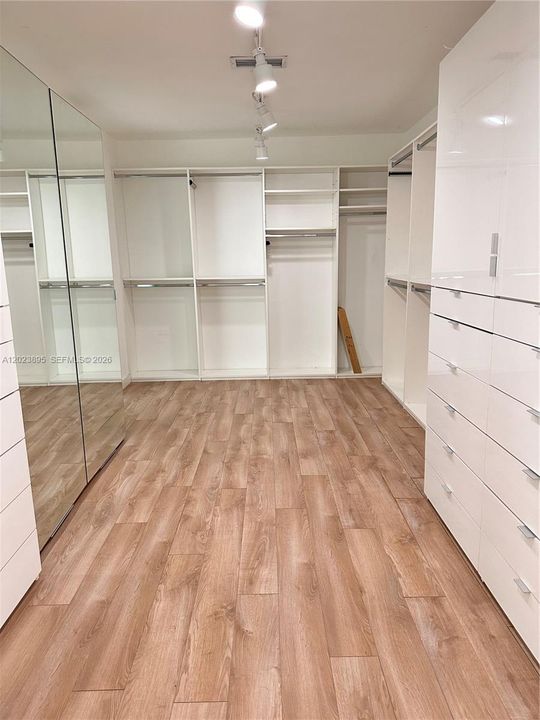 For Rent: $21,000 (6 beds, 5 baths, 3498 Square Feet)