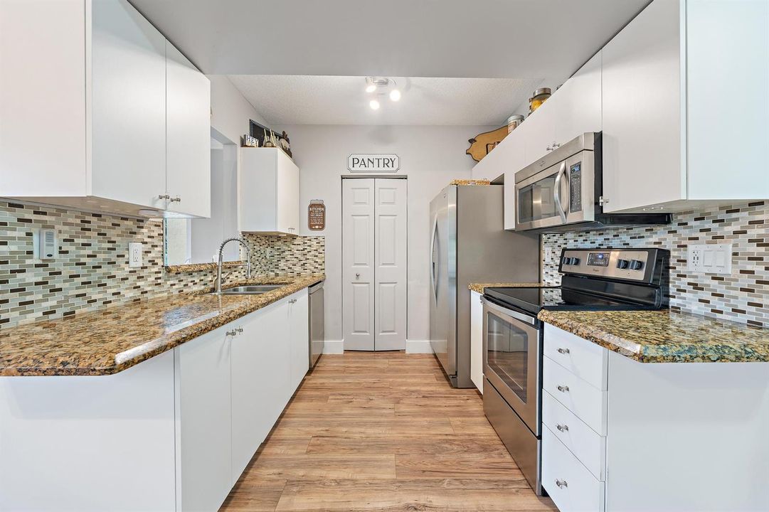 1088 Via Jardin-8
