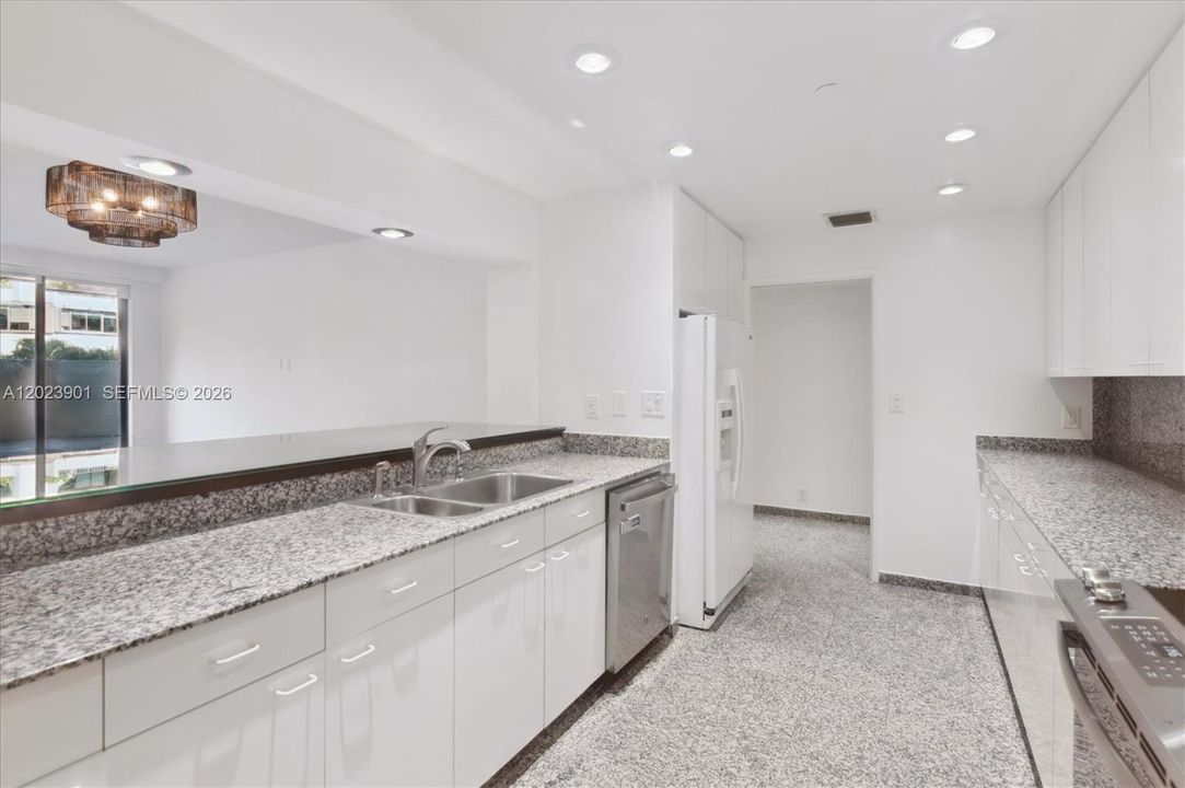 For Rent: $6,000 (2 beds, 2 baths, 1454 Square Feet)