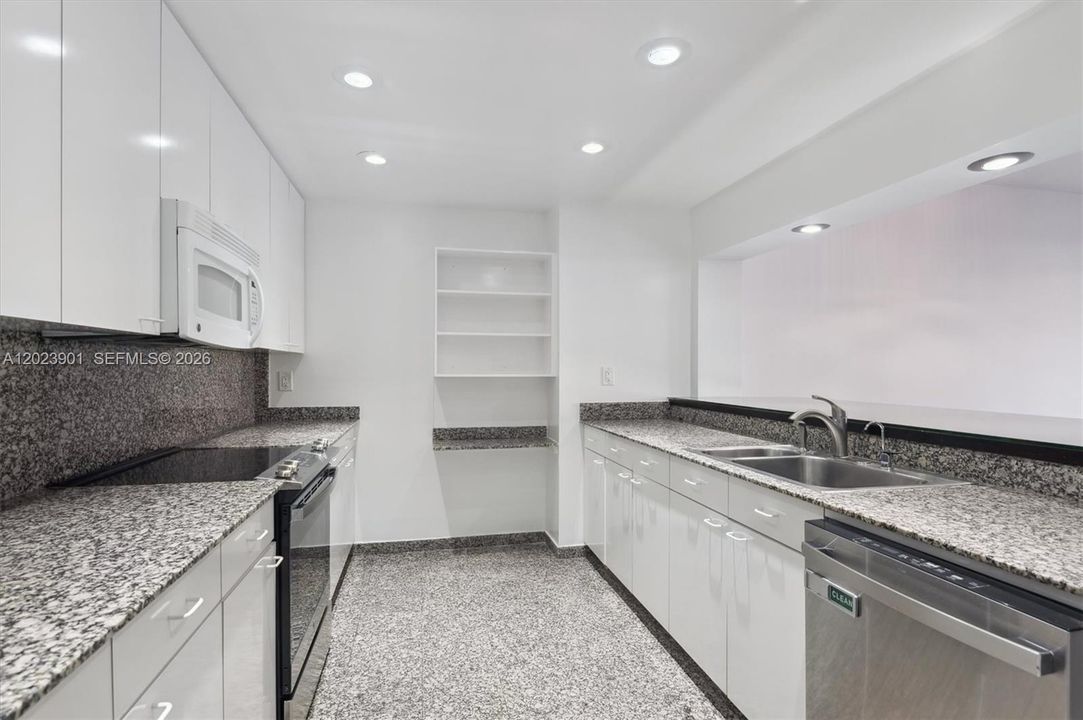 For Rent: $6,000 (2 beds, 2 baths, 1454 Square Feet)