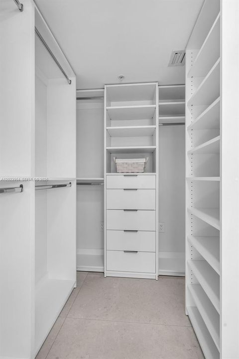 En Renta: $7,600 (3 camas, 3 baños, 2513 Pies cuadrados)