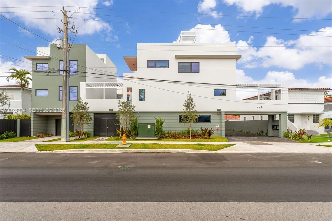 En Renta: $7,600 (3 camas, 3 baños, 2513 Pies cuadrados)
