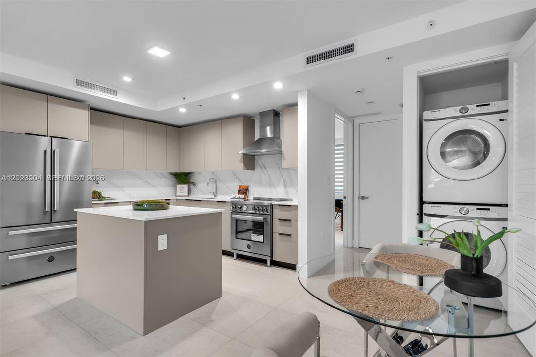 En Renta: $7,600 (3 camas, 3 baños, 2513 Pies cuadrados)