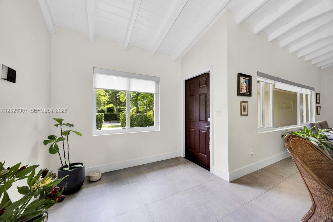 Activo con contrato: $2,300,000 (3 camas, 3 baños, 2144 Pies cuadrados)