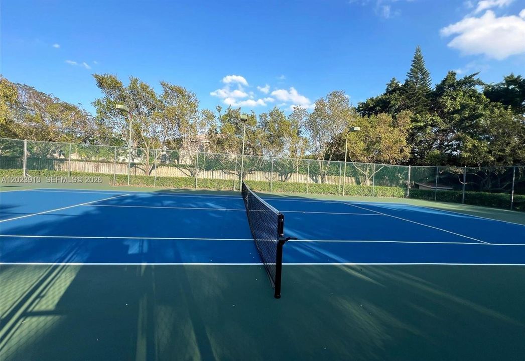 Active With Contract: $1,700 (1 beds, 1 baths, 846 Square Feet)