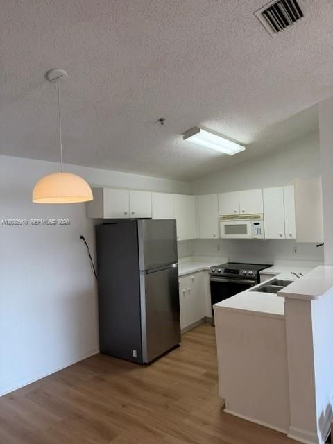 Active With Contract: $1,700 (1 beds, 1 baths, 846 Square Feet)