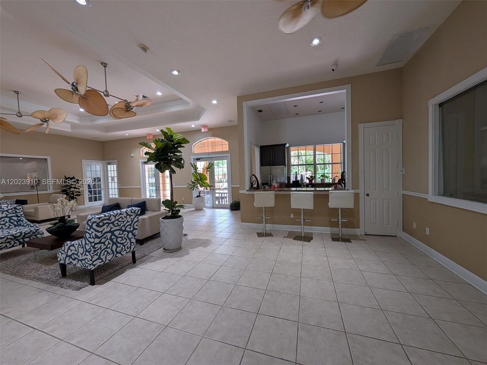 Active With Contract: $1,700 (1 beds, 1 baths, 846 Square Feet)