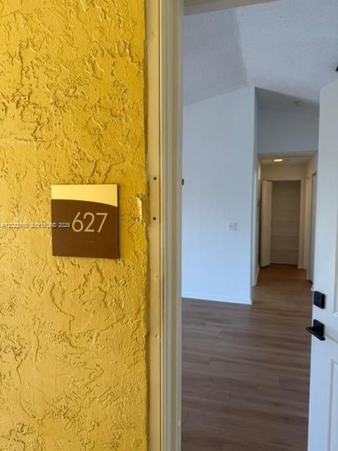 Active With Contract: $1,700 (1 beds, 1 baths, 846 Square Feet)