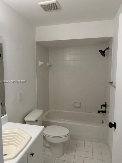Active With Contract: $1,700 (1 beds, 1 baths, 846 Square Feet)