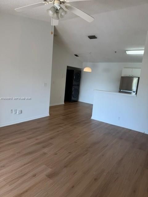 Active With Contract: $1,700 (1 beds, 1 baths, 846 Square Feet)