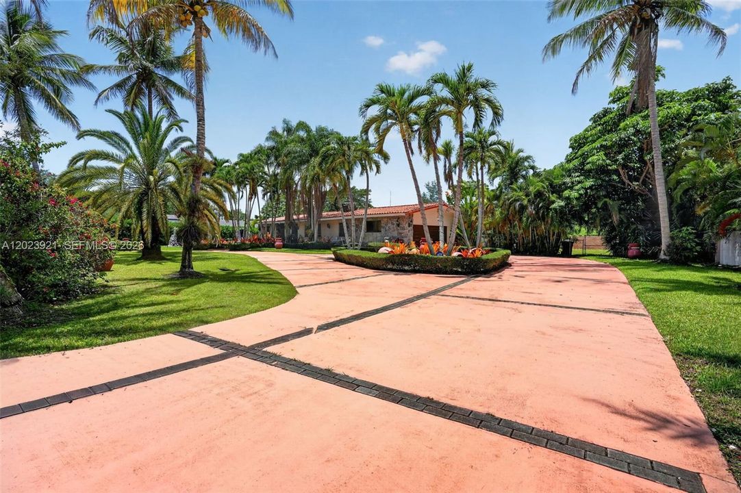 For Sale: $1,800,000 (4 beds, 3 baths, 3348 Square Feet)