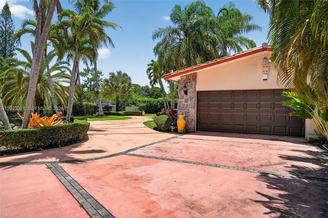 For Sale: $1,800,000 (4 beds, 3 baths, 3348 Square Feet)