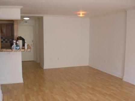Activo con contrato: $2,400 (1 camas, 1 baños, 782 Pies cuadrados)
