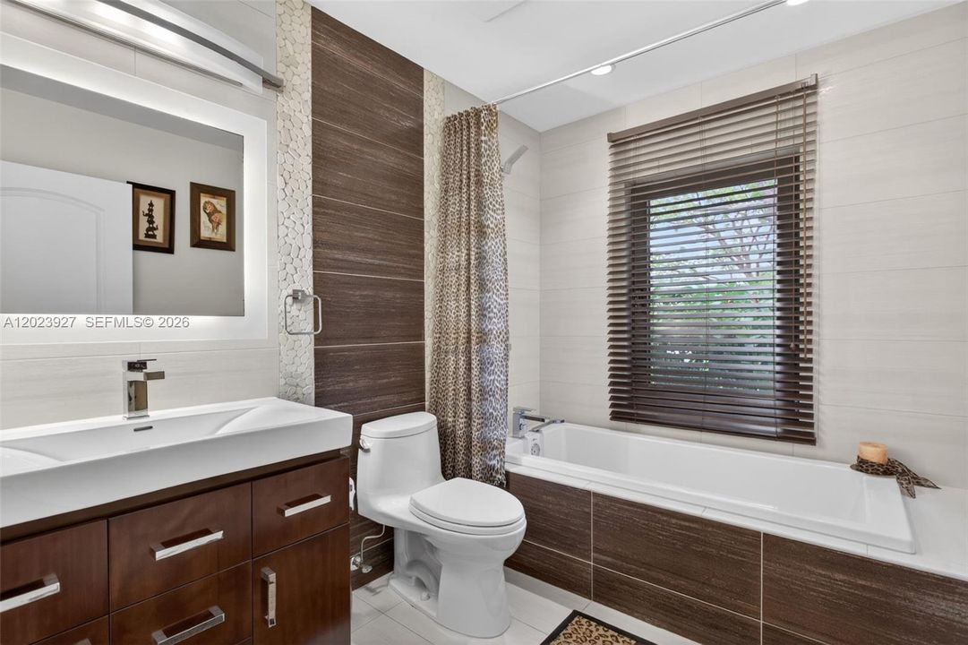 : $1,800,000 (3 beds, 3 baths, 2216 Square Feet)