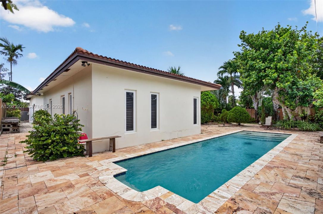 : $1,800,000 (3 beds, 3 baths, 2216 Square Feet)
