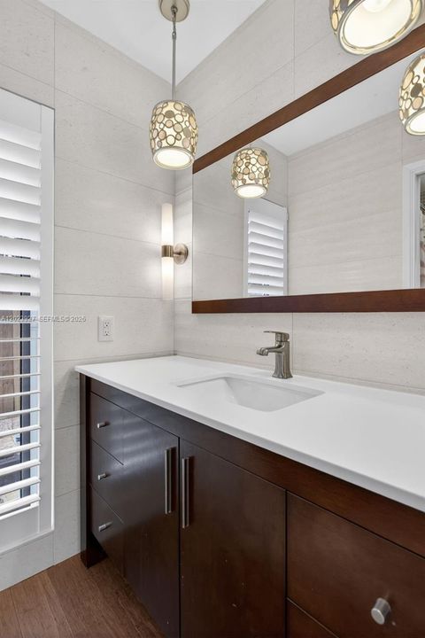 : $1,800,000 (3 beds, 3 baths, 2216 Square Feet)
