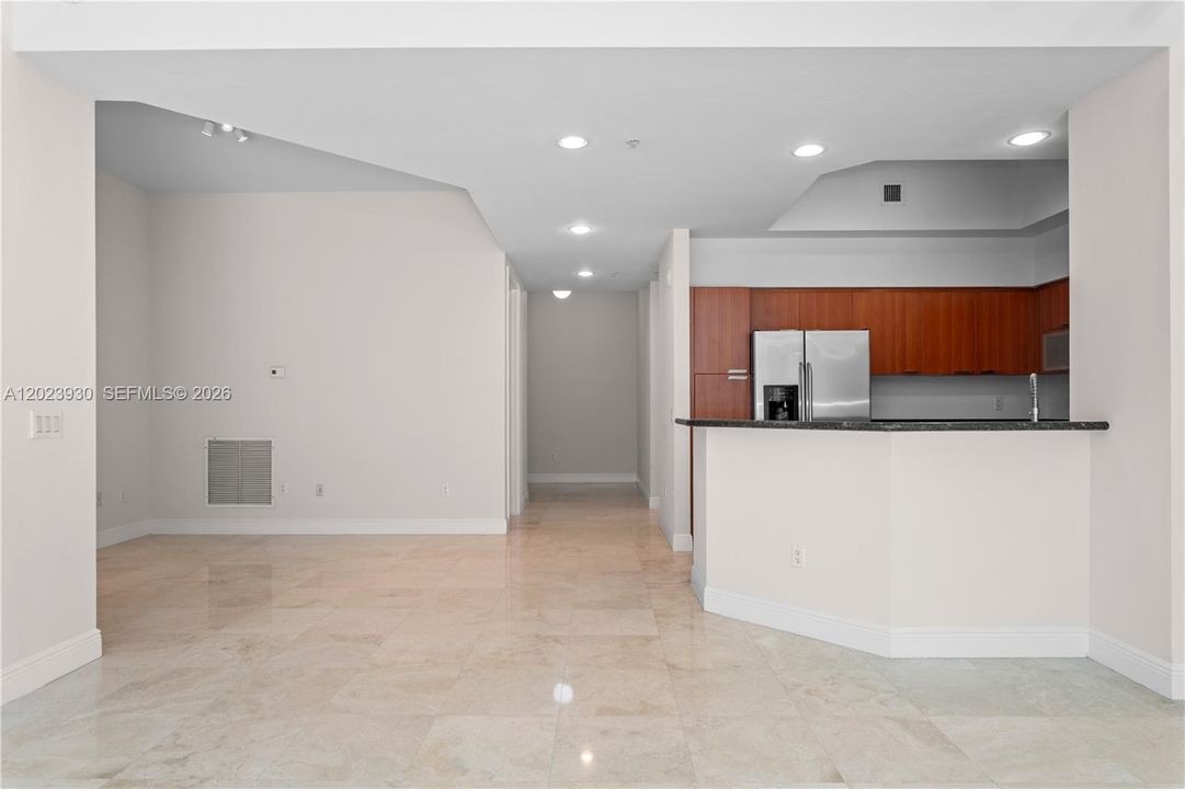 LARGE DEN / DINING ROOM