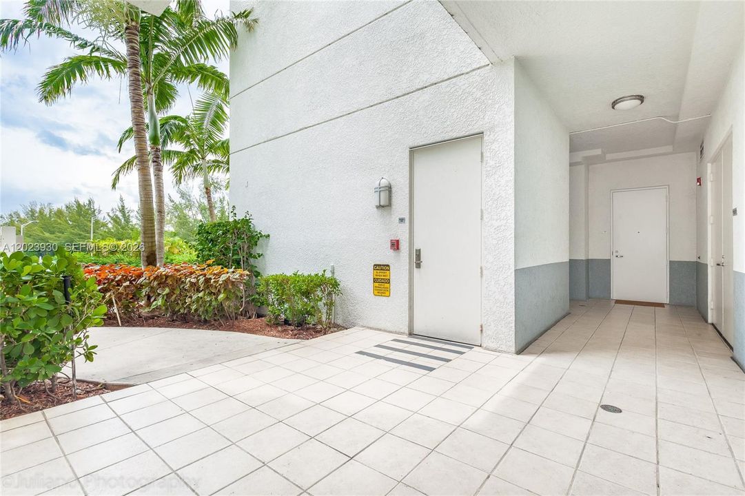 UNIT ENTRANCE - EASY ACCESS / GROUND FLOOR