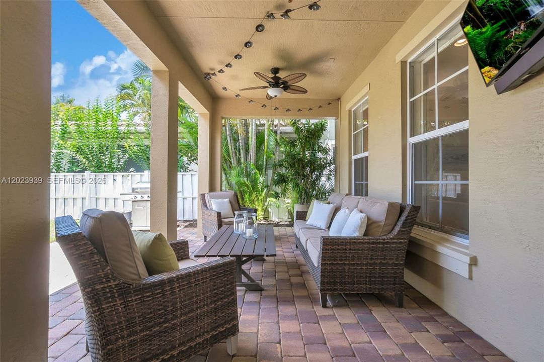 For Sale: $1,250,000 (4 beds, 3 baths, 2587 Square Feet)