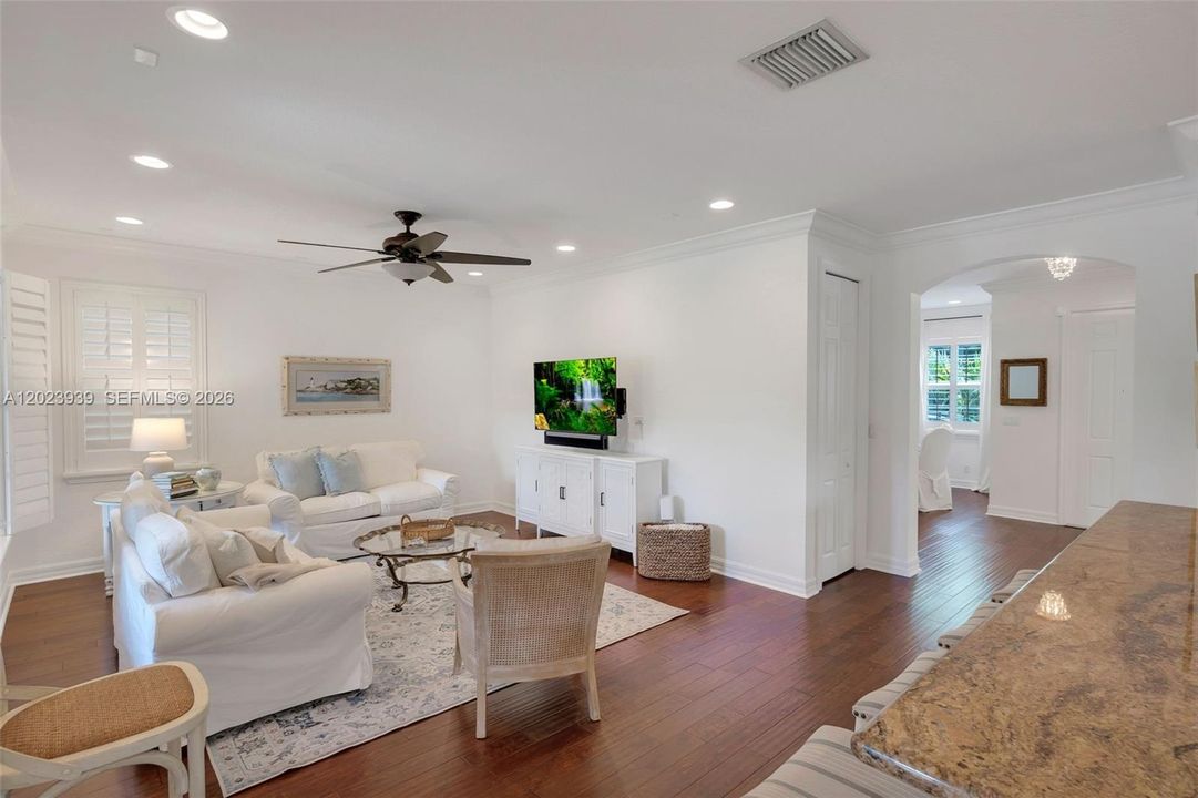 For Sale: $1,250,000 (4 beds, 3 baths, 2587 Square Feet)