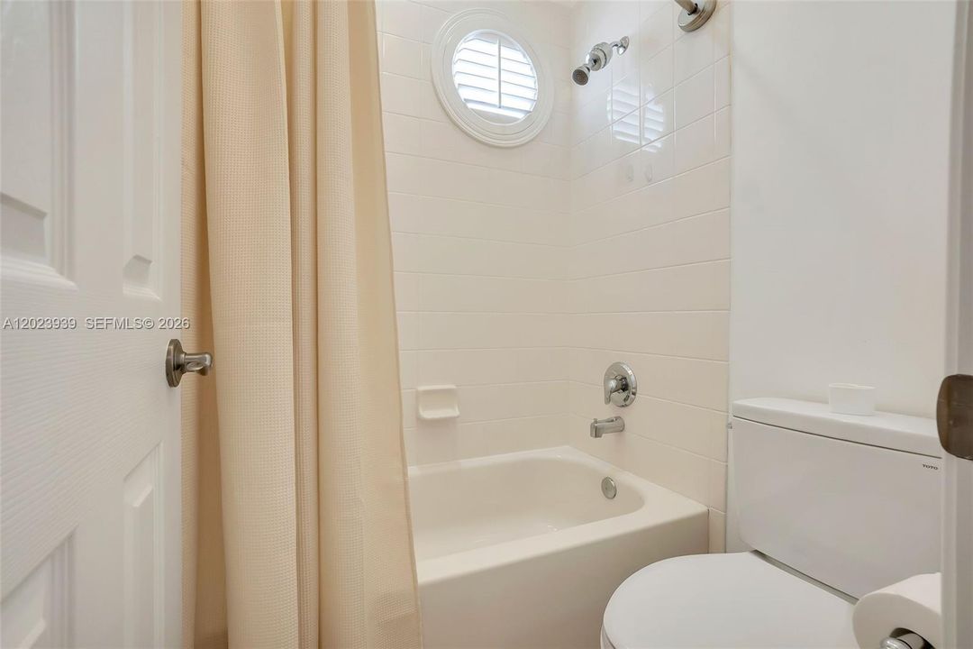 For Sale: $1,250,000 (4 beds, 3 baths, 2587 Square Feet)