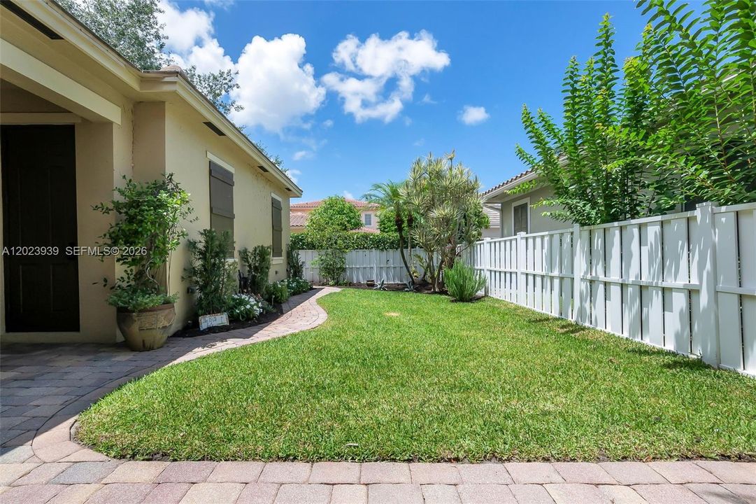 For Sale: $1,250,000 (4 beds, 3 baths, 2587 Square Feet)