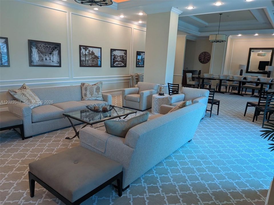 For Sale: $389,000 (1 beds, 1 baths, 893 Square Feet)