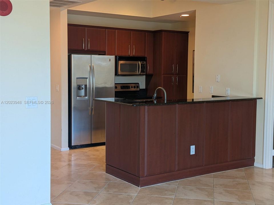 For Sale: $389,000 (1 beds, 1 baths, 893 Square Feet)