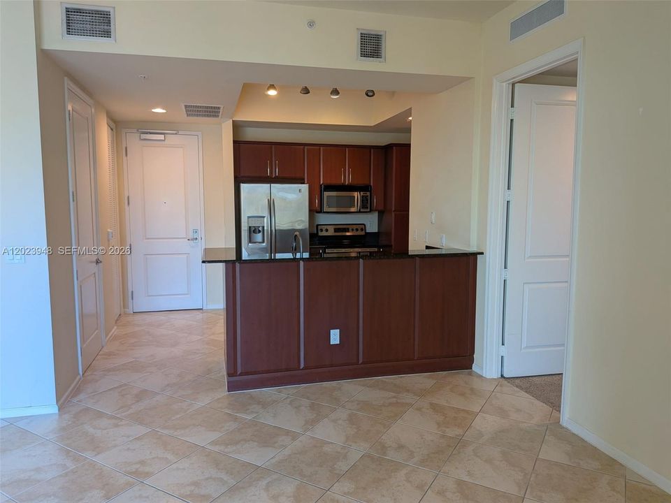 For Sale: $389,000 (1 beds, 1 baths, 893 Square Feet)