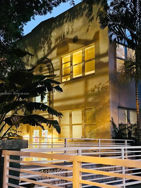 For Sale: $290,000 (1 beds, 1 baths, 580 Square Feet)