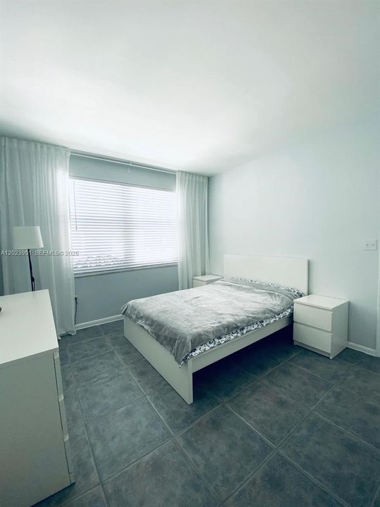 For Sale: $290,000 (1 beds, 1 baths, 580 Square Feet)