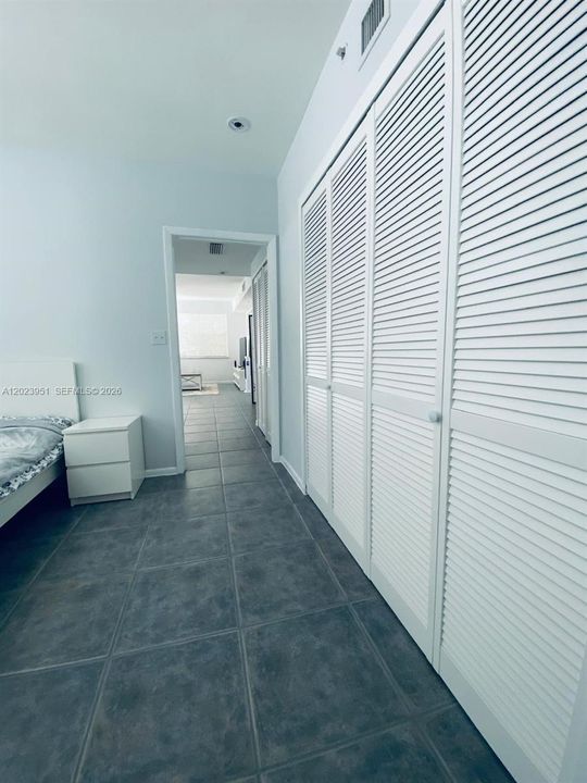 For Sale: $290,000 (1 beds, 1 baths, 580 Square Feet)