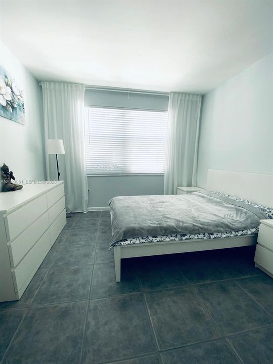 For Sale: $290,000 (1 beds, 1 baths, 580 Square Feet)