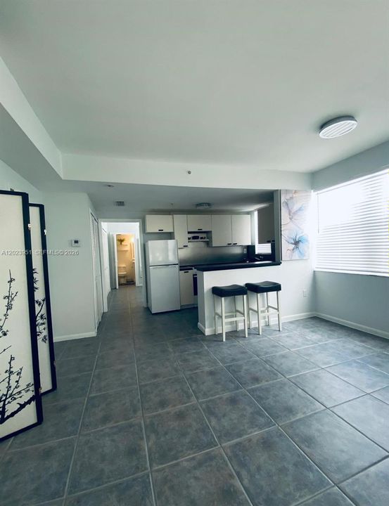For Sale: $290,000 (1 beds, 1 baths, 580 Square Feet)