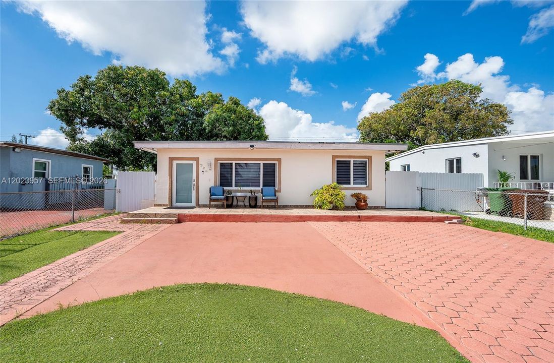 For Sale: $680,000 (3 beds, 3 baths, 1546 Square Feet)