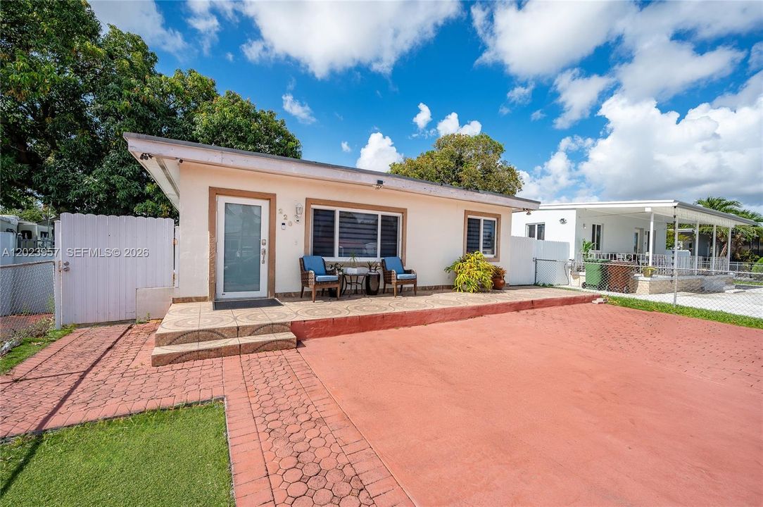 For Sale: $680,000 (3 beds, 3 baths, 1546 Square Feet)