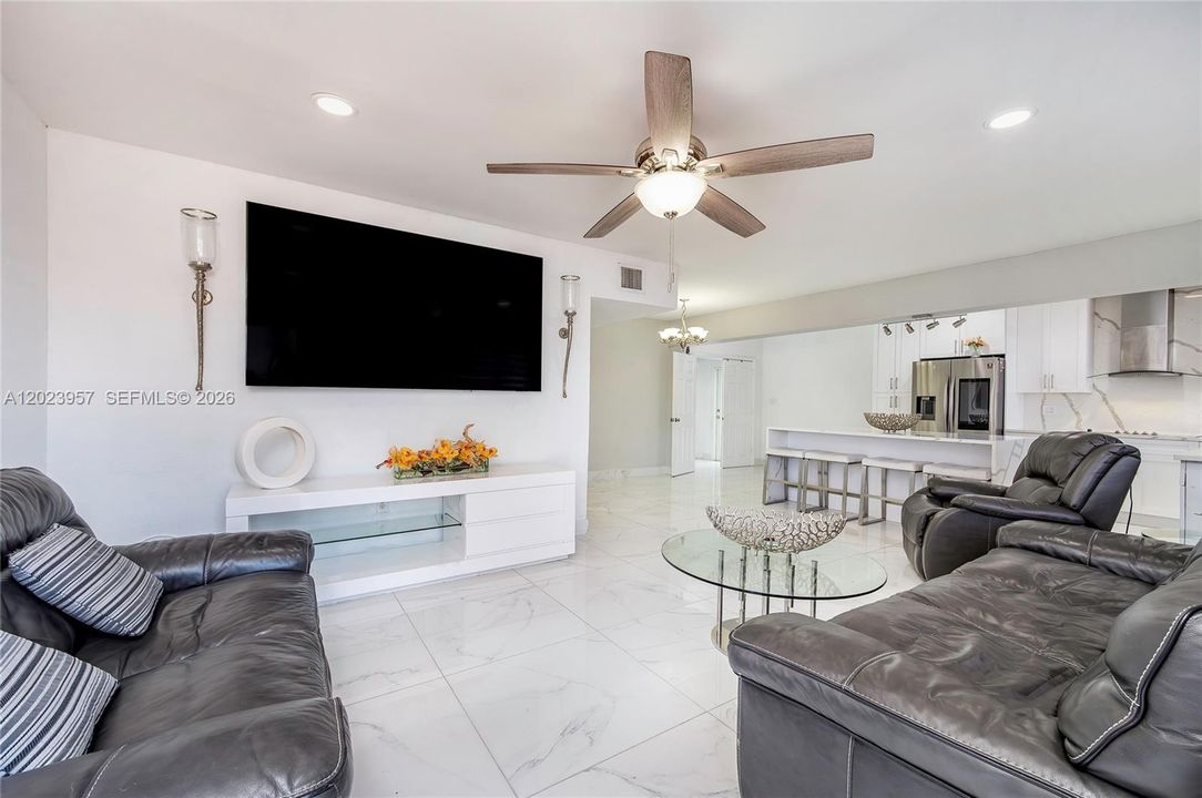 For Sale: $680,000 (3 beds, 3 baths, 1546 Square Feet)