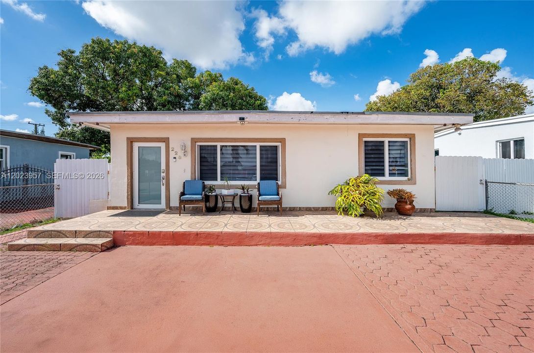 For Sale: $680,000 (3 beds, 3 baths, 1546 Square Feet)
