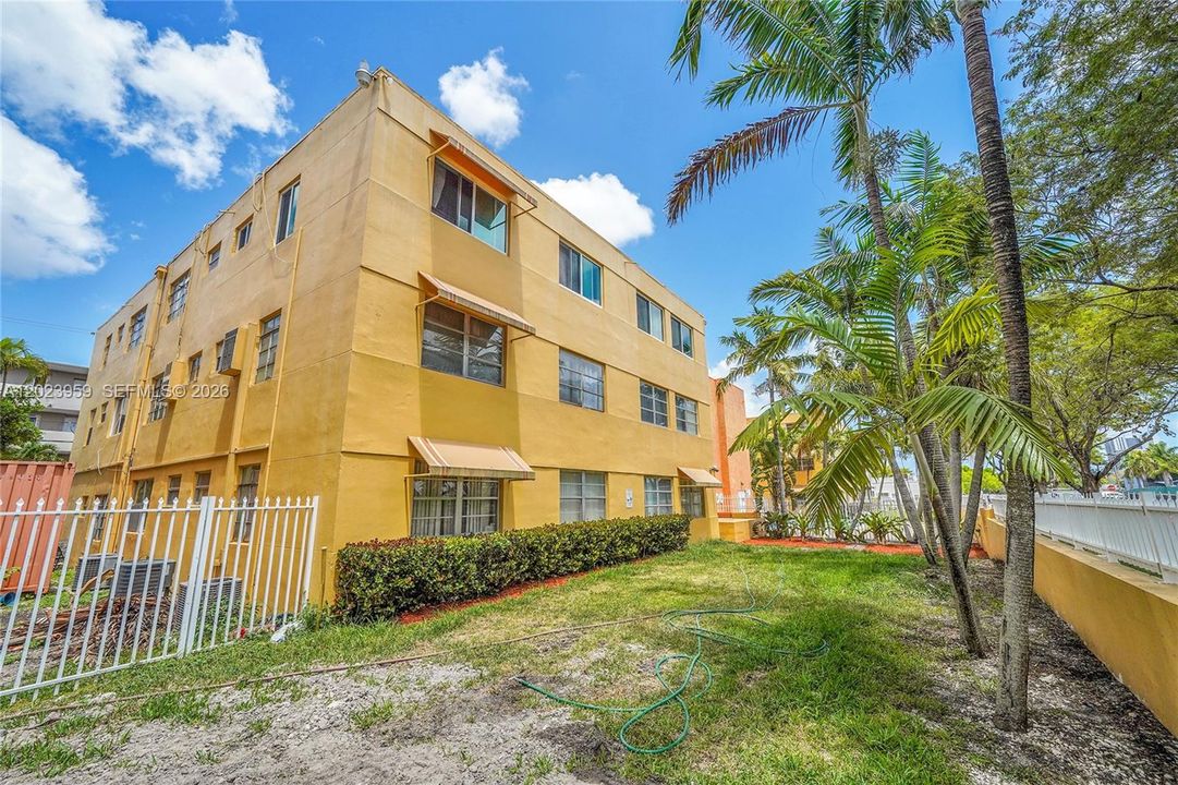 For Sale: $178,000 (1 beds, 1 baths, 680 Square Feet)